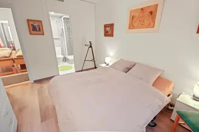 Ein Bett oder Betten in einem Zimmer der Unterkunft Logement avec vue époustouflante sur les montagnes