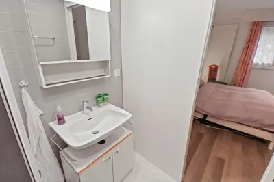 Ein Badezimmer in der Unterkunft Logement avec vue époustouflante sur les montagnes