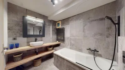 Ein Badezimmer in der Unterkunft Arnold COCOONING & VIEW chalet 12 personnes Les Masses