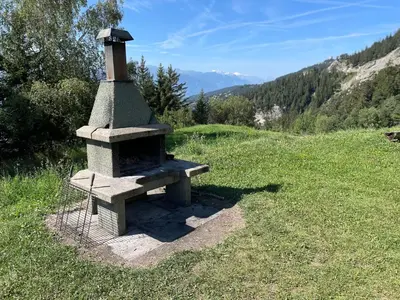 Ein allgemeiner Bergblick oder ein Berglick von der Ferienwohnung aus