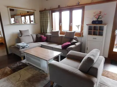 Ein Sitzbereich in der Unterkunft Ferienwohnung Silberdistel 2. Obergeschoss