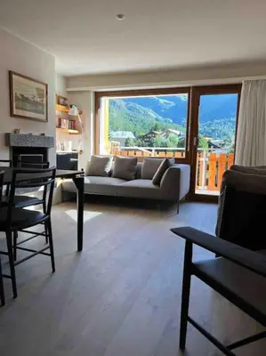 Ein Sitzbereich in der Unterkunft Modern Zermatt apartment with Matterhorn view