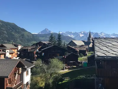 Ein allgemeiner Bergblick oder ein Berglick von der Ferienwohnung aus