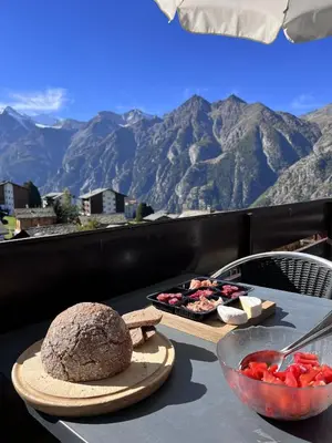 Ein allgemeiner Bergblick oder ein Berglick von der Ferienwohnung aus