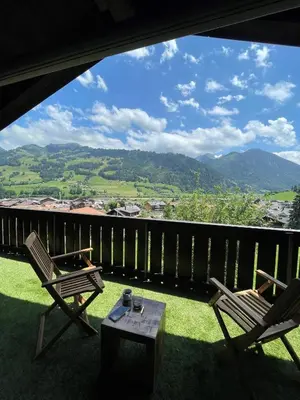 Ein allgemeiner Bergblick oder ein Berglick von der Ferienwohnung aus