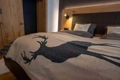 Ein Bett oder Betten in einem Zimmer der Unterkunft Seventh Sky - the luxury one by Inspring Places Zermatt