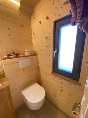 Ein Badezimmer in der Unterkunft Unique Tiny Eco Lodges with gorgeous views to Jungfrau Massiv