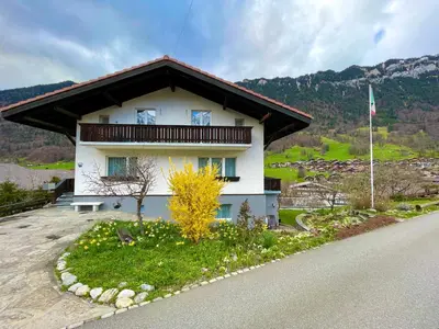 Ein allgemeiner Bergblick oder ein Berglick von der Ferienwohnung aus