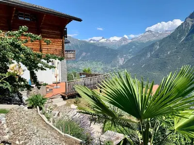 Ein allgemeiner Bergblick oder ein Berglick von der Ferienwohnung aus