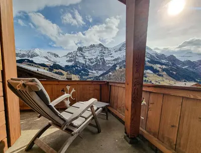 Ein allgemeiner Bergblick oder ein Berglick von der Ferienwohnung aus
