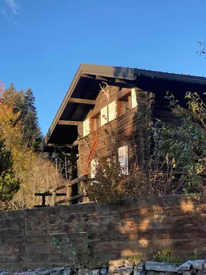 Das Gebäude in dem sich das Chalet befindet