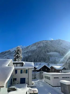 Ein allgemeiner Bergblick oder ein Berglick von der Ferienwohnung aus