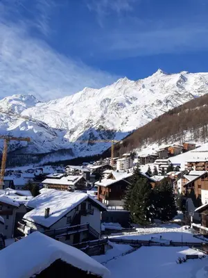 Ein allgemeiner Bergblick oder ein Berglick von der Ferienwohnung aus