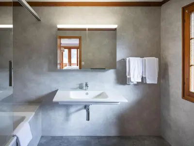 Ein Badezimmer in der Unterkunft Apartment Chalet uf Duft by Interhome