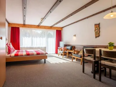 Ein Bett oder Betten in einem Zimmer der Unterkunft Apartment Haus Azur by Interhome