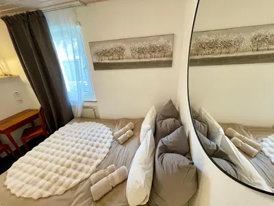 Ein Bett oder Betten in einem Zimmer der Unterkunft Sunny-Nest, Garden Apartment