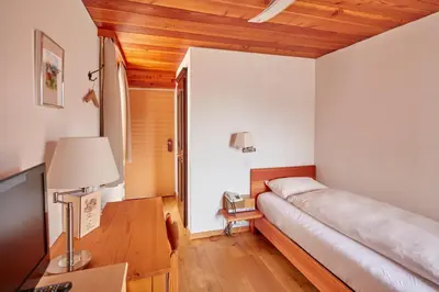 Ein Bett oder Betten in einem Zimmer der Unterkunft Hotel Alpenblick