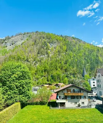 Ein allgemeiner Bergblick oder ein Berglick von des Hotels aus
