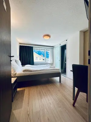 Ein Bett oder Betten in einem Zimmer der Unterkunft Hotel Rebstock Meiringen