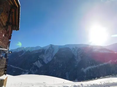 Ein allgemeiner Bergblick oder ein Berglick von der Ferienwohnung aus