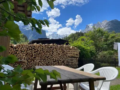 Ein allgemeiner Bergblick oder ein Berglick von der Ferienwohnung aus
