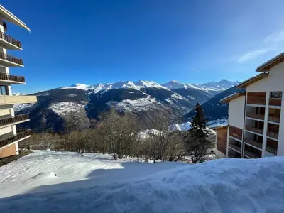 Ein allgemeiner Bergblick oder ein Berglick von der Ferienwohnung aus