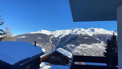 Ein allgemeiner Bergblick oder ein Berglick von der Ferienwohnung aus