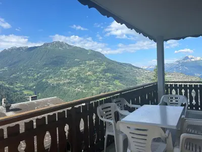 Ein allgemeiner Bergblick oder ein Berglick von der Ferienwohnung aus