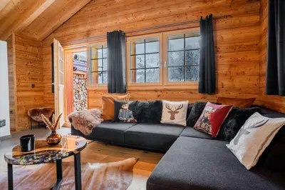 Ein Sitzbereich in der Unterkunft Chalet Marmo by HomeFlow