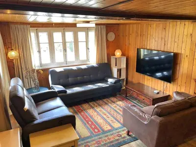 Ein Sitzbereich in der Unterkunft Cosy mountain apartment 5min walk from Gondola