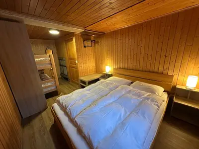 Ein Bett oder Betten in einem Zimmer der Unterkunft Cosy mountain apartment 5min walk from Gondola