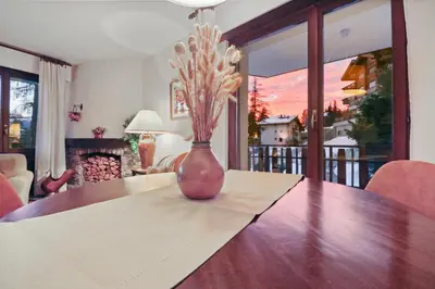 Ein Balkon oder eine Terrasse in der Unterkunft Charmant appartement avec vue sur les montagnes