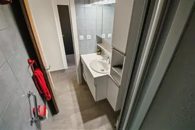 Ein Badezimmer in der Unterkunft Logement spacieux et charmant