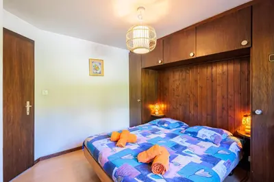 Ein Bett oder Betten in einem Zimmer der Unterkunft Arnica 1 - 6 pers - piscine
