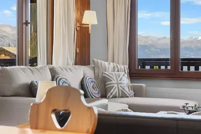 Ein allgemeiner Bergblick oder ein Berglick von der Ferienwohnung aus