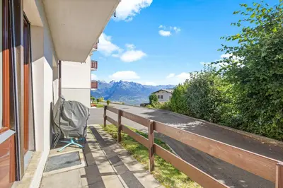 Ein allgemeiner Bergblick oder ein Berglick von der Ferienwohnung aus