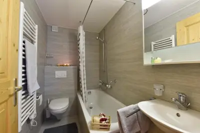 Ein Badezimmer in der Unterkunft Apartments Vieux Chalet