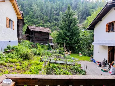 Ein Garten an der Unterkunft Chalet Le Monastère