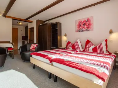 Ein Bett oder Betten in einem Zimmer der Unterkunft Apartment Haus Azur by Interhome