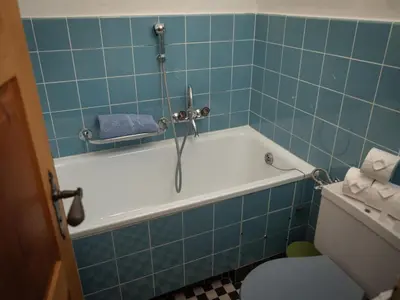 Ein Badezimmer in der Unterkunft Apartment Chalet Turquino - Apartment Marmotte by Interhome