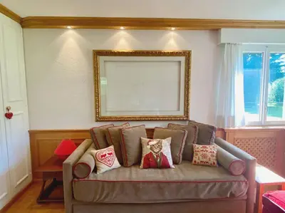 Ein Sitzbereich in der Unterkunft Appartement avec jardin à Crans-Montana