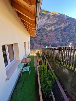 Ein allgemeiner Bergblick oder ein Berglick von der Ferienwohnung aus