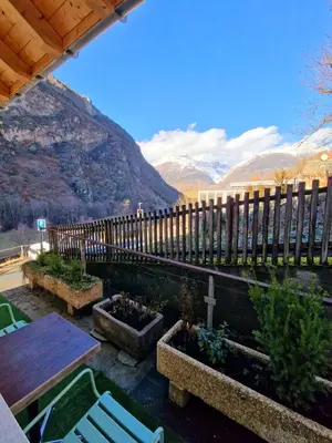 Ein allgemeiner Bergblick oder ein Berglick von der Ferienwohnung aus