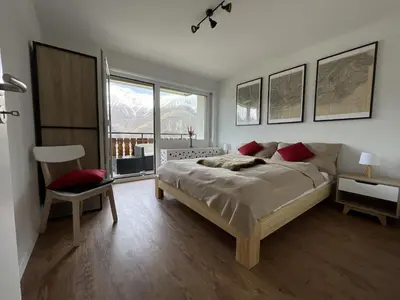 Ein Bett oder Betten in einem Zimmer der Unterkunft Sunny Alps View: Central Bliss