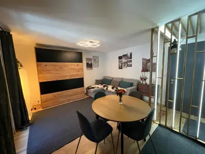 Ein Sitzbereich in der Unterkunft Cosy studio for 4 near ski lift, CRETES B24