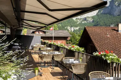 Ein allgemeiner Bergblick oder ein Berglick von des Hotels aus