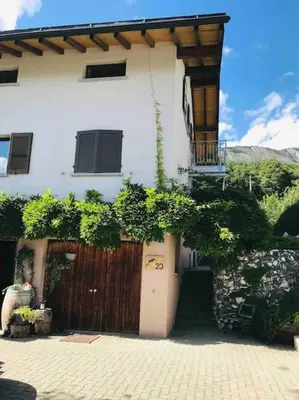 Das Gebäude in dem sich die Ferienwohnung befindet