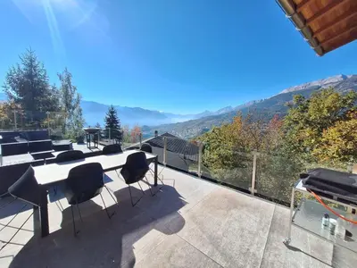 Ein allgemeiner Bergblick oder ein Berglick von der Ferienwohnung aus