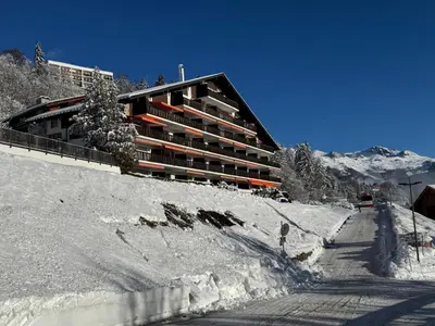 Crans Montana spacious 80m2 apartment with stunning view & bus stop outside im Winter
