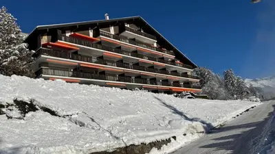 Crans Montana spacious 80m2 apartment with stunning view & bus stop outside im Winter